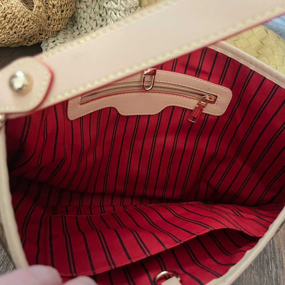 Purse - Picture 2 of 2